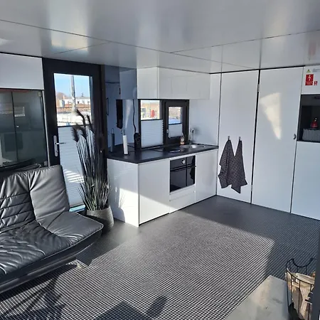 Houseboat Of Grimm *