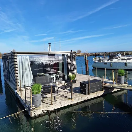 Houseboat Of Grimm 別荘